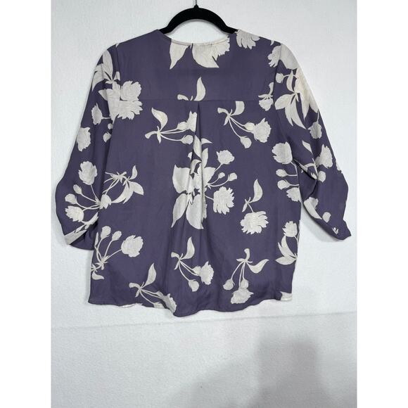 West Kei Purple Ivory Floral Blouse 3/4 Roll Tab Sleeves V-Neck Wrap Hem Small - Picture 5 of 6